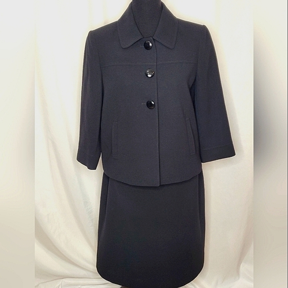Tahari Arthur S. Levine 2-Piece Career Suit - Size 8